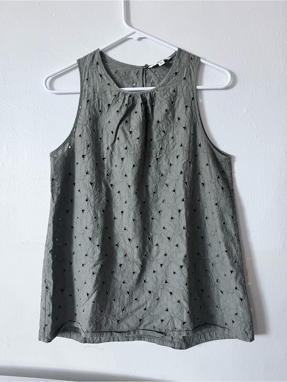 Uniqlo Eyelet Sleeveless Camisole